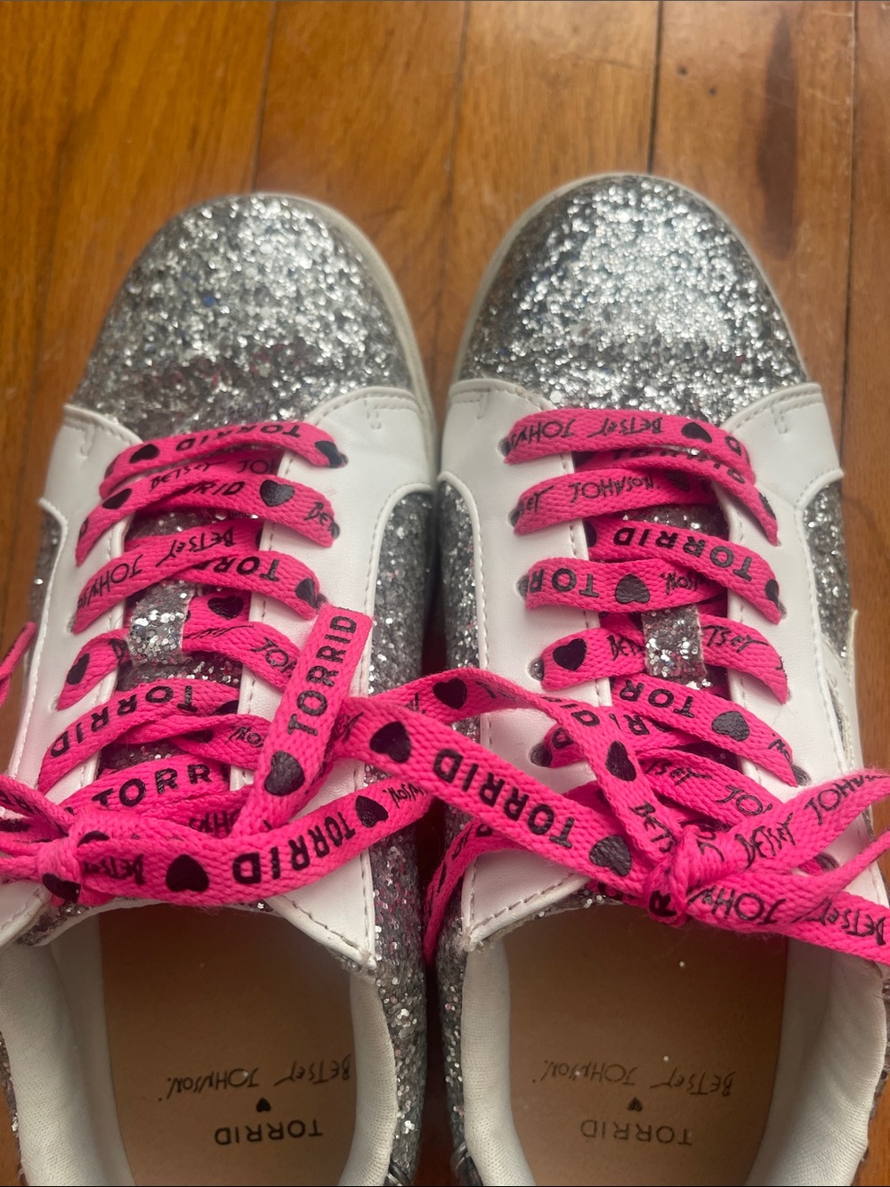 Torrid - Betsy Johnson - Silver Glitter Star Sneakers with Pink Laces - Picture 5 of 6